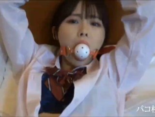 约会极品粉笔小美女沙发上捆绑SM调教小嫩B都打肿了无套内射